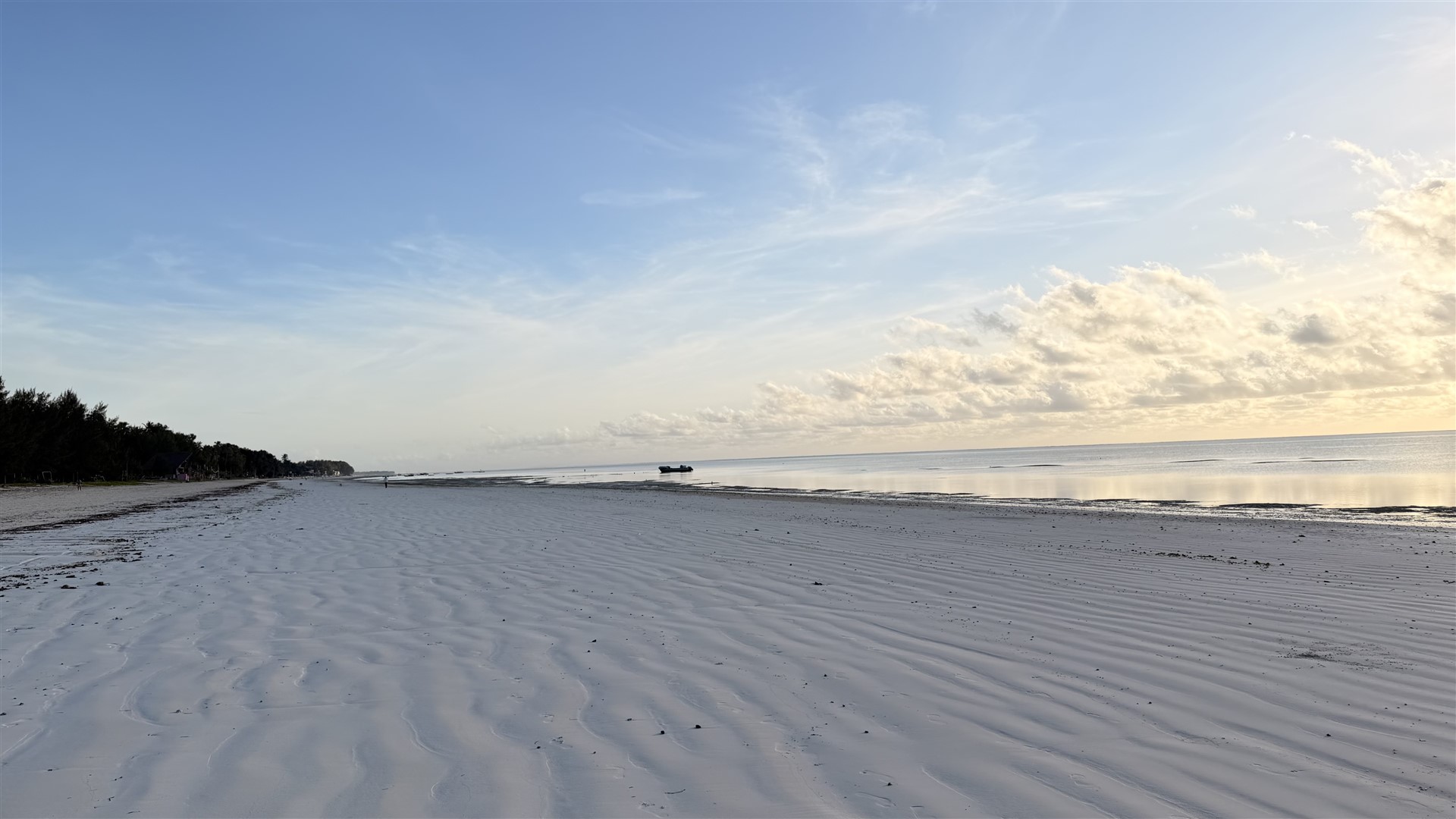 ENVI Paje - Paje Beach at First Light